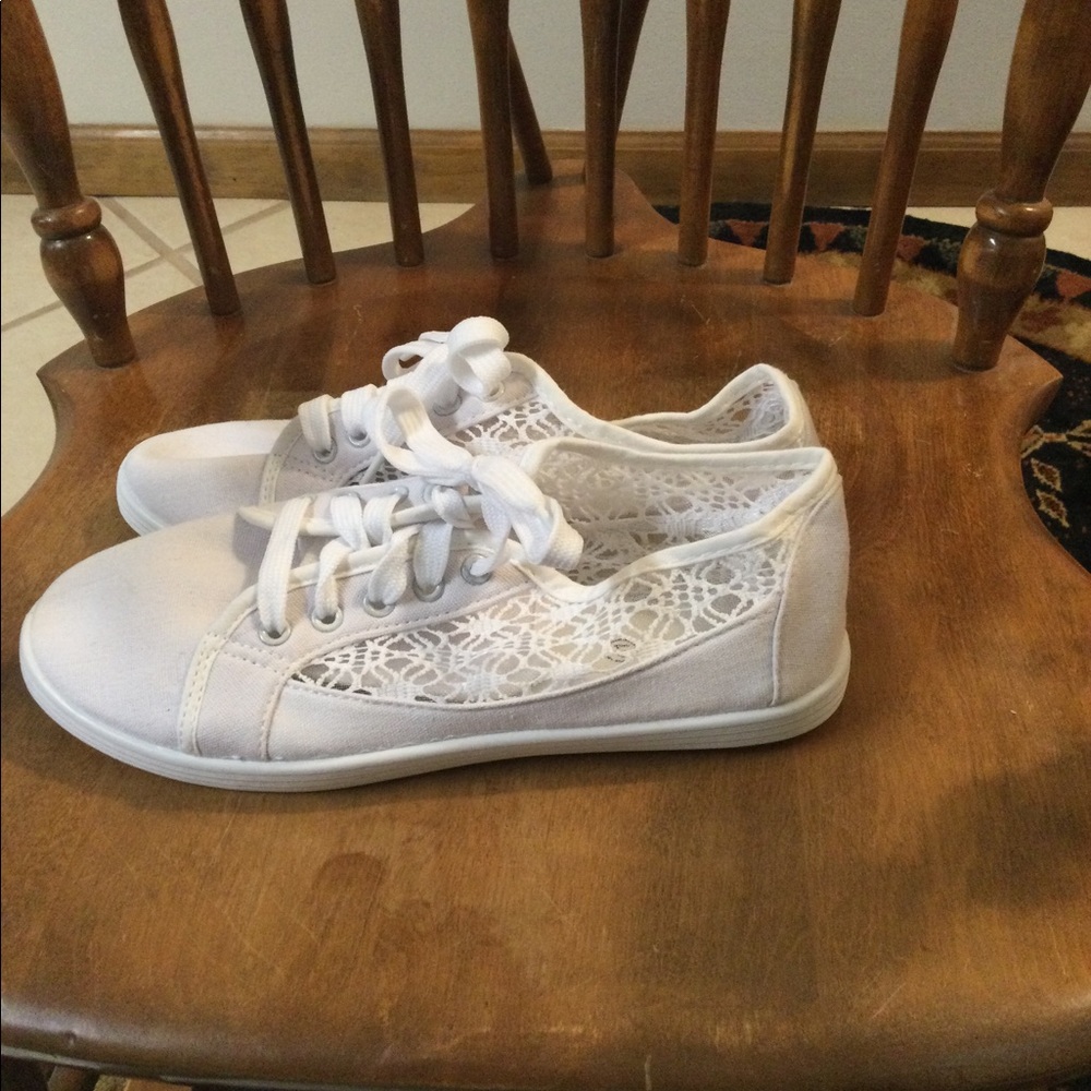 White with lace, new 9.5